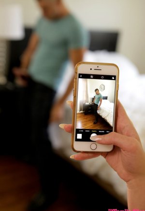 Красотка Дейзи Стоун ублажает хуй пасынка обеими дырочками Фото 6