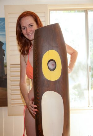 Сисястая милфа Ди Ди моделирует свое красивое худое тело в сексуальном бикини Фото 9